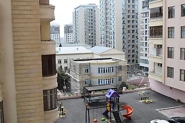 28may metrosu və Baku Medical Plaza yaninda 3 otaqli əla təmirli