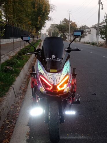 самодельный квадроцикл: Скутер/максискутер с ярким кастом-тюнингом для города и доставки