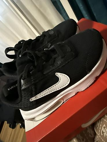 zara trenirke za djecake: Nike dečije patike – crno/belo vel 26 - Model: sportske patike sa — 2