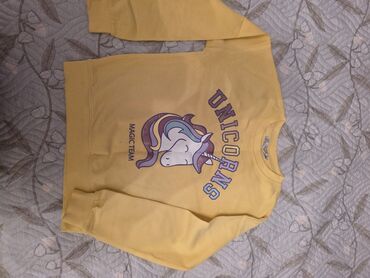 Koftalar, sviterlər: Ağ rəngli, uzunqol qız topu. Üzərində böyük, rəngli Tuiti quşu təsviri — 6