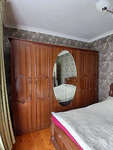 oval masa: Klassik üslubda yataq otağı mebel dəsti Tərkibi: - Qarderob: 4 — 4