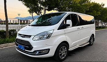 очень экономичный: Пассажирский микроавтобус Ford Tourneo/Transit Custom (белый, длинная — 1