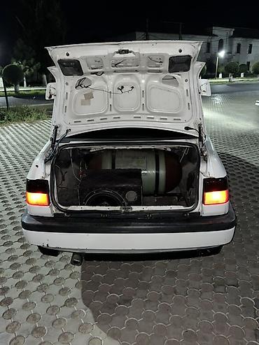 качан: Volkswagen Vento: 1993 г., 1.8 л, Кол менен иштөөчү, Бензин, Седан — 5