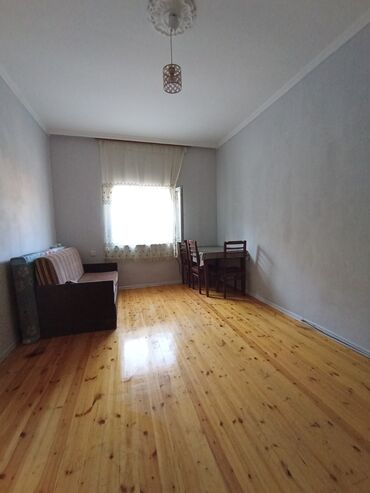 Uzunmüddətli kirayə mənzillər: 1 otaqlı mənzil – mebel və texnika ilə - Geniş işıqlı otaq