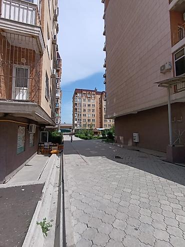 beta stores: Продажа магазинов В жилом доме, 66 м², Старый ремонт, Отдельный вход, 1 этаж — 8