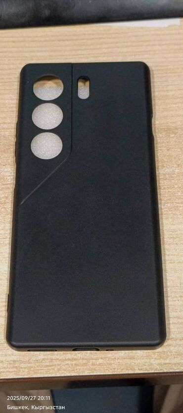 Чехлы: Продаю новый чехол на tecno camon 40 pro по ошибке заказал себе на pro