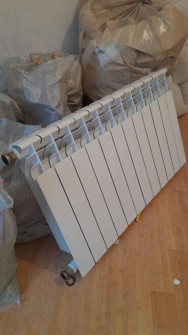 Radiatorlar: İşlənmiş Seksiyalı Radiator Alüminium, Ünvandan götürmə, Ödənişli çatdırılma