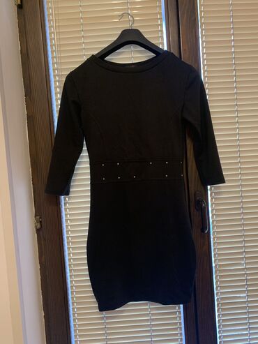 crna haljinica: Haljinica sa malo elastina 38 velicina