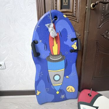 Санки и тюбинги: Прочные ледянки и санки для зимних покатушек. Ледянки: - Жесткая — 5