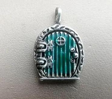 Stare vaze i dekor: Starinski Privezak Hobit vrata Gospodar Prstenova. Rezervisano. The — 11