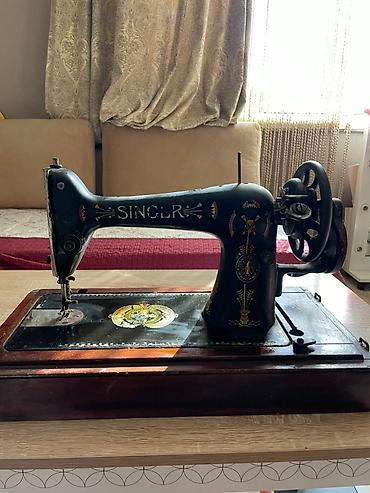 SINGER tikiş maşını 1913 il. Iştək vəziyyətdədir. Üst gapagı yoxdur