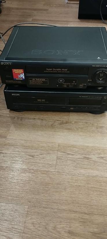 магнитофон нота: Два видеомагнитофона VHS. 1) Sony (модель из серии SLV, на панели — 2