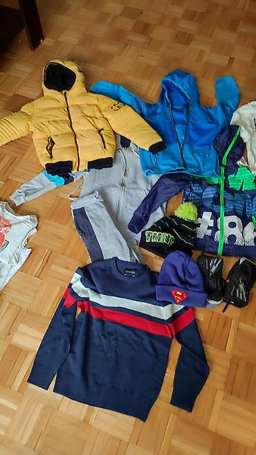 Paketi dečije odeće: Mix dečije garderobe – približno za uzrast 6–10 godina (procena po — 2