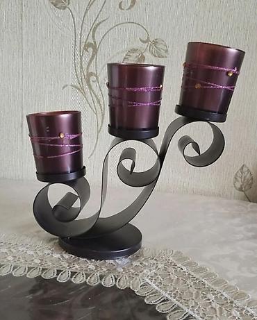 Üçlü şamlıq – dekorativ metal stand və şüşə şam kasaları. Hec vaxt