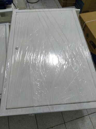Radiatorlar: Ağ rəngli metal texniki qutu/lyuk qapağı - Material: toz boya ilə