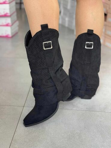 velicine patika: High boots