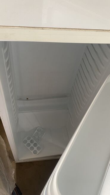 витринный холодильник: Холодильник Б/у, Трехкамерный, 180 *