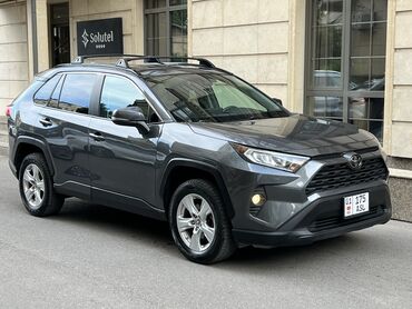 срочно срочно продаю машина: Toyota RAV4: 2020 г., 2.5 л, Автоматтык, Бензин, Кроссовер