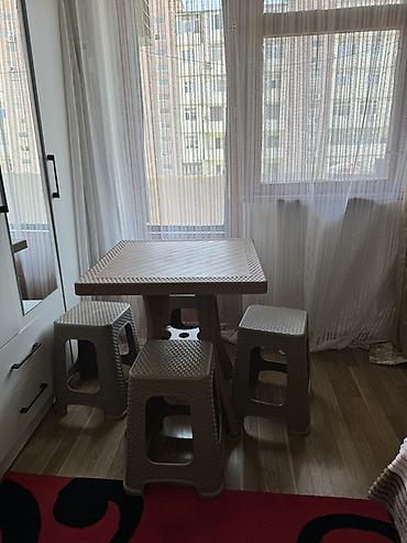 balkon ucun stol stullar: Plastik masa və 4 taburet dəsti Satılır yeni kimidir eyvan ucun — 7