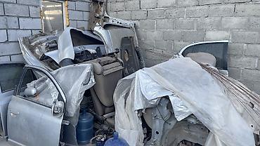 буфер авто: Toyota Platz: 2000 г., 1 л, Автомат, Бензин, Седан — 3
