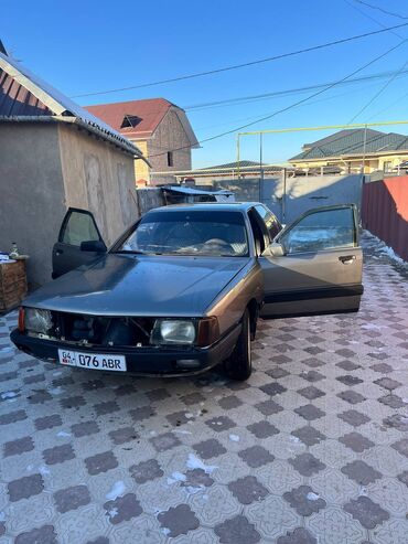 Audi: Audi 100: 1988 г., 2 л, Механика, Бензин, Седан