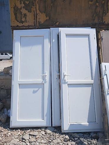 qapı altı rezin: Ağ rəngli PVC giriş/qapı bloku dəsti. - Material: plastik/PVC profil — 1