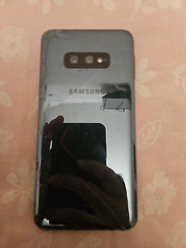 с 10 е: Samsung Galaxy S10e, Б/у, 128 ГБ, цвет - Черный, 2 SIM — 2