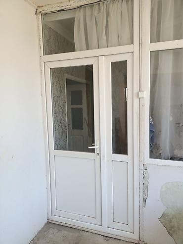 qapı icliyi: Salam, pəncərə təzə kimidi, qapınında bircə petlesi deyişmelidi - — 1