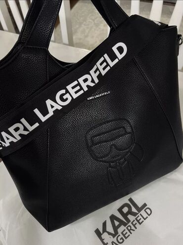 сумка на длинном ремешке: Кожаная сумка под Karl Lagerfeld, очень вместительная, имеется длинный