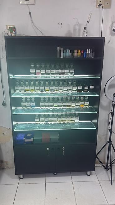 parfum vitrine: Şüşəli dolab vitrini, İşlənmiş, Ödənişli çatdırılma — 2