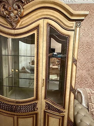 Bufetlər: Klassik üslubda şüşəli vitrin/dolap (Malaziya) - Material: MDF — 3