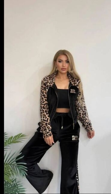 qaçış ayaqqabısı: Qadınlar üçün iki hissəli idman dəsti - Rəng: qara, leopard naxışlı