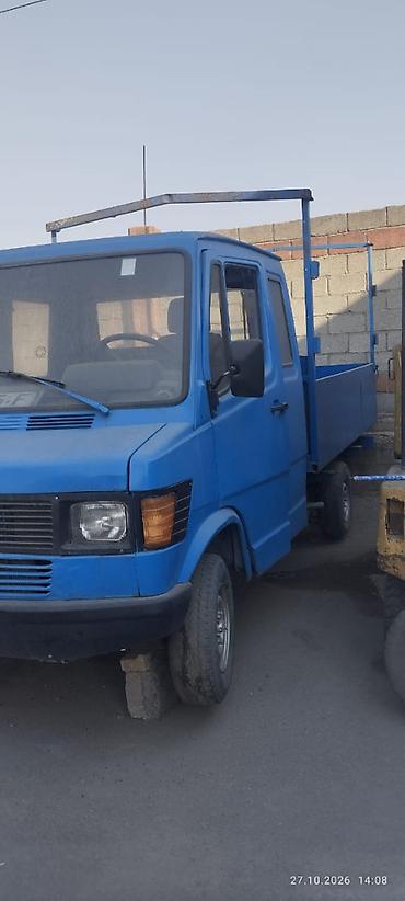 mercedes benz бортовой: Грузовой бортовой фургон Mercedes-Benz (серия T1/»бусик») в синим — 1