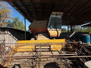 Комбайндар: Зерноуборочный комбайн с жаткой - Полная машина с кабиной, зерновым