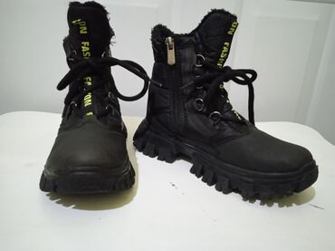 Čizme: Čizme, Veličina - 32 na lalafo.rs — 1 Čizme: Čizme, Veličina - 32 — 1