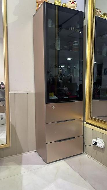 Salon, tibbi mebel: Salon üçün vitrinqarderob və konsol stol dəsti - Material: MDF — 2
