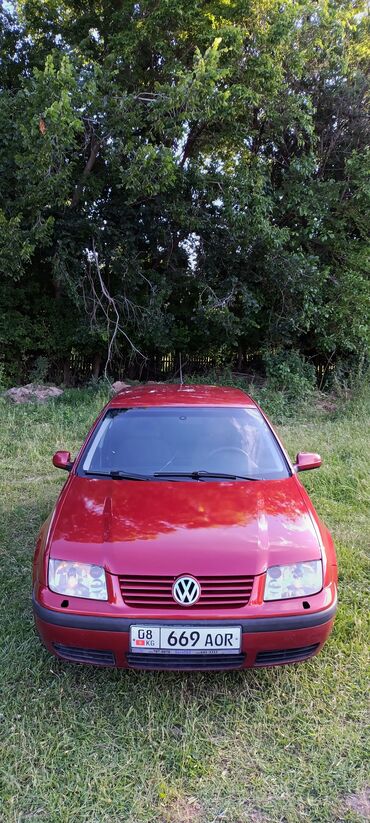 8 клапаный: Volkswagen Golf: 1999 г., 1.6 л, Автомат, Бензин, Седан