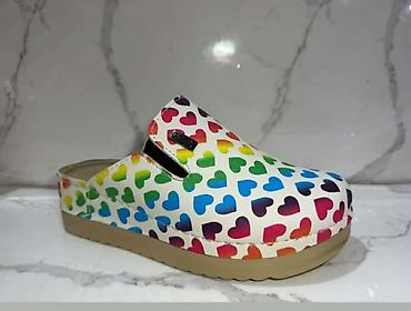 Papuče: 01. 36-40
2999🌹🌹 — 5