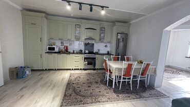 текстура внутри дома: 200 м², 5 комнат, Свежий ремонт С мебелью, Кухонная мебель