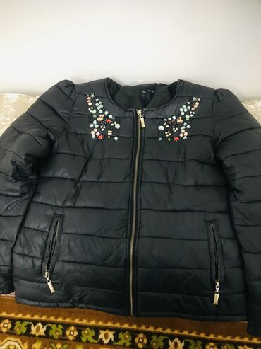 tio benetto куртка: Продаю куртку в отличном качестве и состоянии