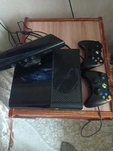 художественный планшет для рисования: Игровая приставка Xbox 360 (Slim) с Kinect и двумя беспроводными