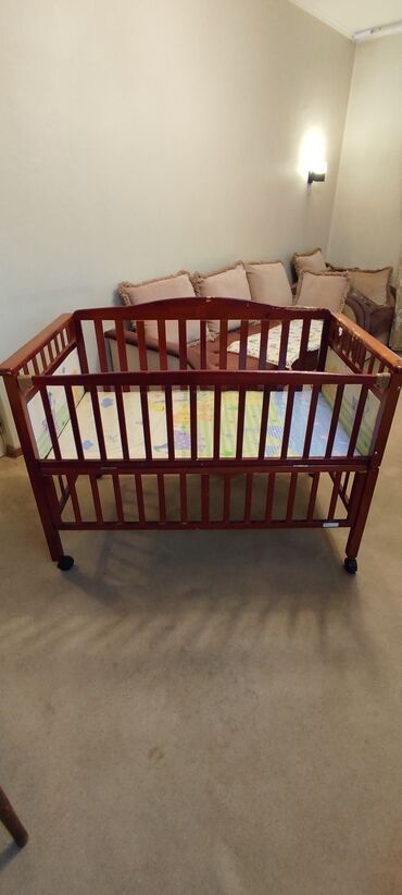 Детские односпальные кровати: Продается детская кроватка с рождения и до 7 лет. Регулируется высота — 9