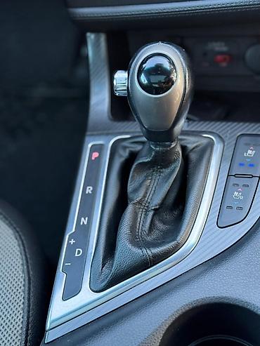 kia avtosalon: Kia Optima sedan – gümüşü rəngdə, tam ölçülü şəhər və magistral üçün — 7