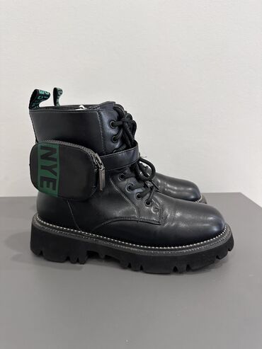 женская ботинка: Ботинки и ботильоны 37, цвет - Черный
