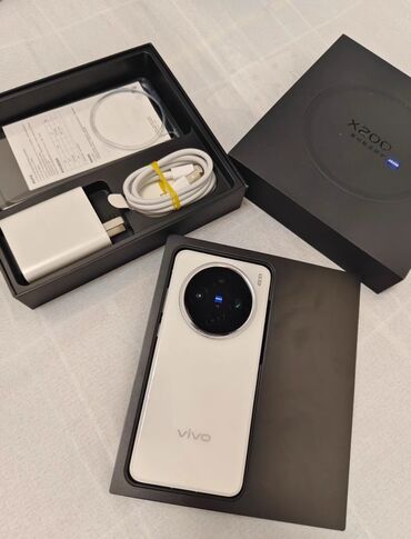 телефон флай: Vivo X200, Б/у, 256 ГБ, цвет - Белый, 2 SIM