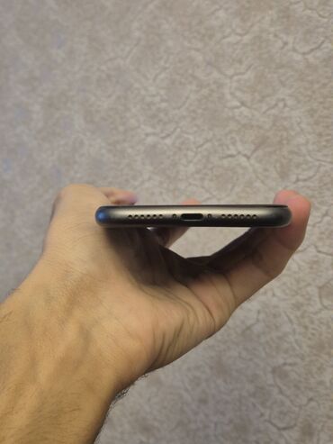 Apple iPhone: IPhone 11, 128 GB, Qara, Simsiz şarj, Face ID — 7