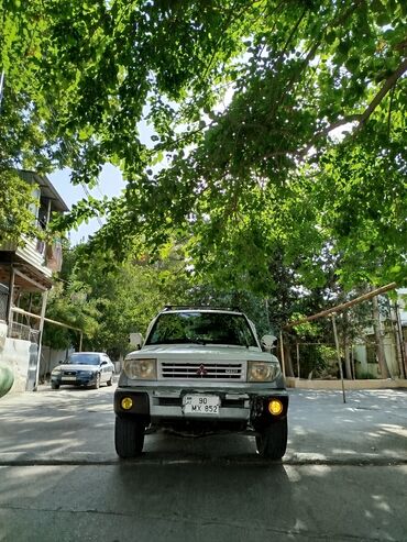 Mitsubishi: Mitsubishi Pajero: 1.8 l | 1998 il | 270000 km Ofrouder/SUV