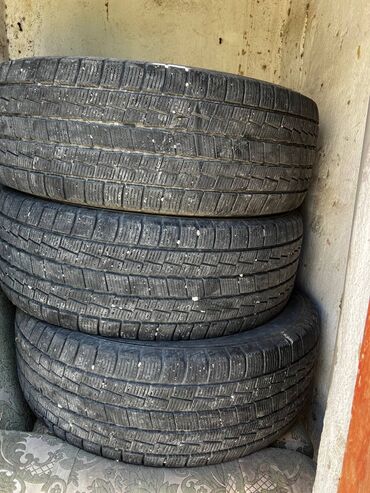 Другие автозапчасти: Комплект зима 
в хорошем состоянии
размер 265/65/17