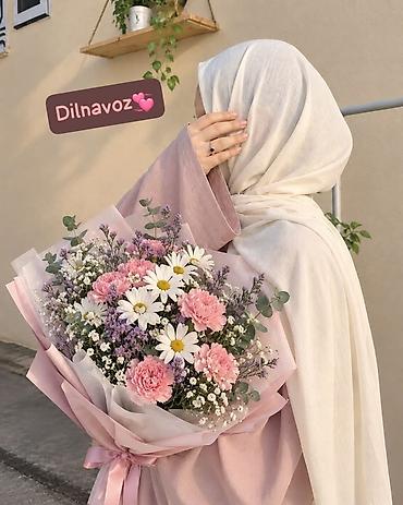Букет «Dilnavoz» - Состав: розовые гвоздики, ромашки (маргаритки)