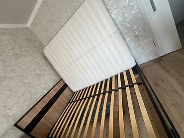 Двуспальная кровать, Б/у, С матрасом, длина - 200 см